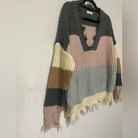 Entro EUC distressed raw hem deep V color block casual knit sweater size M - Picture 3 of 6